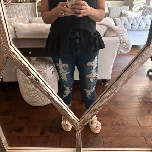 Distressed jeans 👖🌟 - Picture 7 of 8